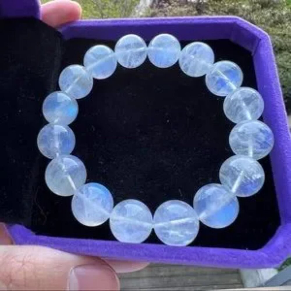 AAA Grade Moonstone Bracelet with Rainbow flash - Picture 3 of 5
